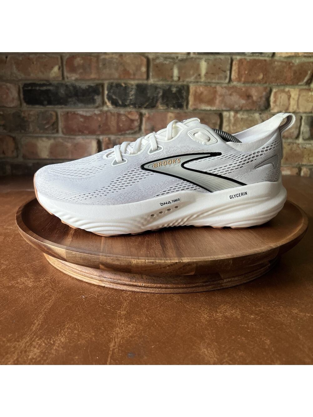 Brooks Glycerin 22 Cushioned Womens 9 White Grey Running Shoes Sneakers